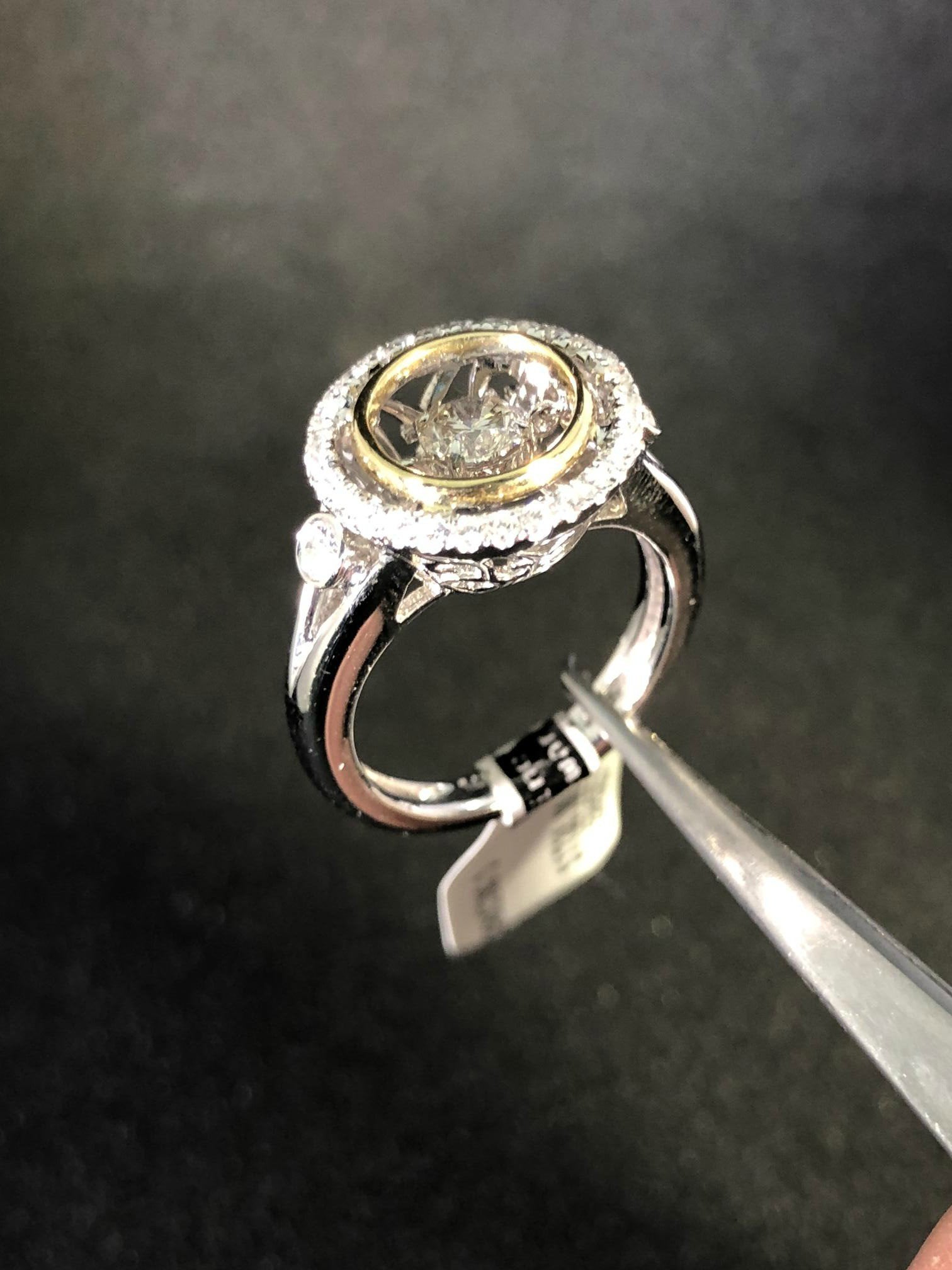 $1738.99 14kt Women's dancing Diamond Ring Size 7